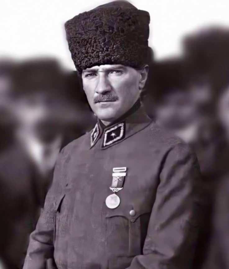 <p><strong>T&uuml;rkan Şoray</strong></p>
