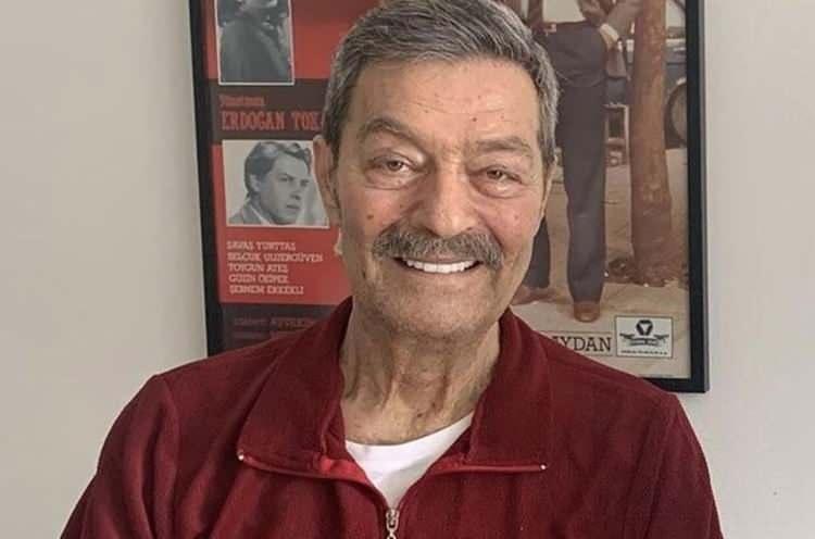 <p>Zat&uuml;rre teşhisiyle hastaneye kaldırılan usta sanat&ccedil;ı Kadir İnanır'ın yoğun bakımdaki tedavisi s&uuml;r&uuml;yor.&nbsp;</p>
