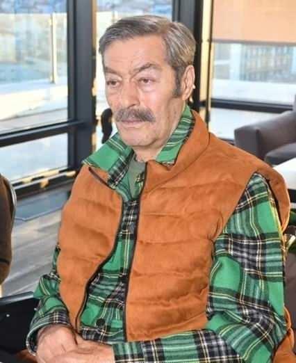 <div>"BENİ BURADAN &Ccedil;IKARIN"</div>

<div>&nbsp;</div>

<div>G&uuml;nde 2-3 kez İnanır'ın yanına gittiğini s&ouml;yleyen Kural, aynı zamanda şunları aktardı: "'Beni buradan &ccedil;ıkarın' diyor. Kadir b&ouml;yle ortamları &ccedil;ok sevmiyor. Ancak tedavisi g&uuml;zel ilerliyor. Doktorlar bir s&uuml;re daha g&ouml;zlerinin &ouml;n&uuml;nde, her dakika takibi olabilsin diye yoğun bakımda tutacak. İnşallah yakında normal odaya &ccedil;ıkar ve bayramda evde oluruz."</div>
