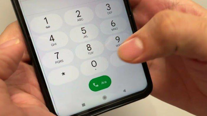 <p>D&uuml;zenlenen &ouml;zel m&uuml;zayedede, sadece bir cep telefonu numarası i&ccedil;in &ouml;denen para dudak u&ccedil;uklattı.&nbsp;</p>
