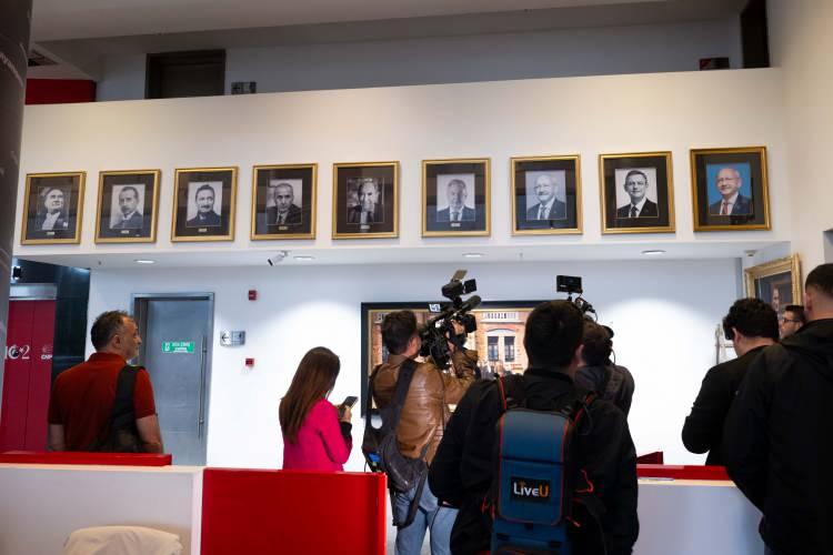 <p>CHP Genel Merkezi'nin mahkeme kararı doğrultusunda d&uuml;n ger&ccedil;ekleştirilen tahliyesinden sonra bina i&ccedil;erisinde tahrip olan bazı alanlar yenilendi, temizlik &ccedil;alışmaları yapıldı.</p>

<p>&nbsp;</p>
