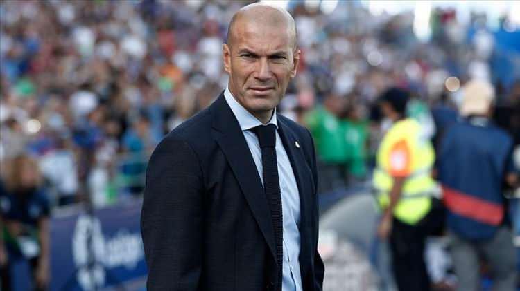 <p>Beşiktaş, hoca adaylarını 3'e kadar d&uuml;ş&uuml;rd&uuml;. Siyah beyazlılar, Filipe Luis, Zinedine Zidane ve Razvan Lucescu'dan birini getirmek i&ccedil;in yoğun &ccedil;aba harcıyor. Teknik direkt&ouml;r&uuml;n kısa s&uuml;re i&ccedil;erisinde netleşmesi beklenirken, &ccedil;alışmalar t&uuml;m hızıyla s&uuml;r&uuml;yor.</p>

<p>(FANATİK)</p>
