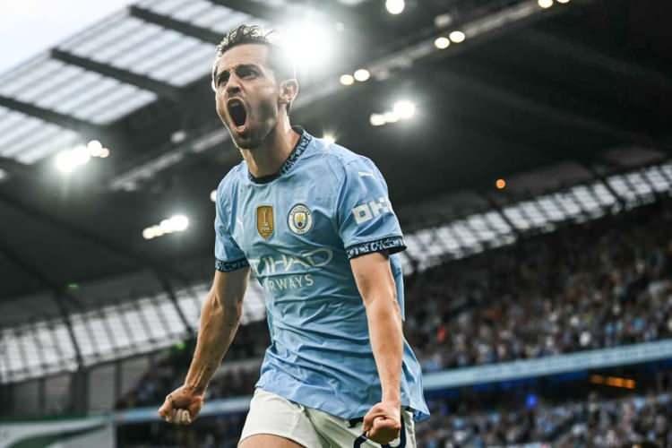 <p>Galatasaray ile adı anılan ve tatilini Muğla'da yapan Bernardo Silva, Galatasaray Sportif AŞ'nin eski &uuml;yesi Zafer Kutanoğlu ile bir araya geldi. Silva'nın "Galatasaray'a gelmek istiyorum ama top şu anda menajerlerde" ifadelerini kullandığı iddia edildi.</p>

<p>(AKŞAM)</p>

<p>&nbsp;</p>
