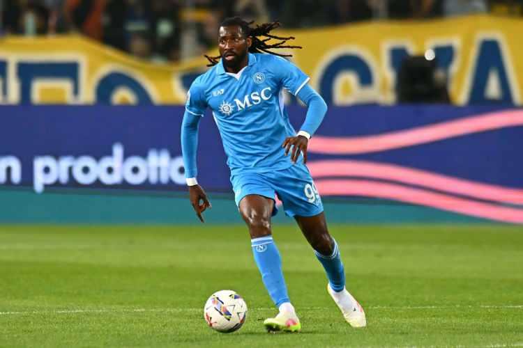 <p>Napoli, Beşiktaş&rsquo;ın &ccedil;ok istediği Andre-Frank Zambo Anguissa i&ccedil;in 20-25 milyon euro civarında bir bonservis talep etti. Siyah beyazlılar ise Kamerunlu orta saha oyuncusu i&ccedil;in indirim yapılması halinde kısa s&uuml;rede transferi bitirmeyi hedefliyor.</p>

<p>(FANATİK)</p>
