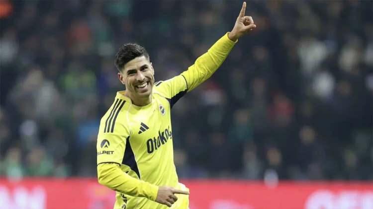 <p>Fenerbah&ccedil;e'nin İspanyol yıldızı Marco Asensio i&ccedil;in Atletico Madrid devreye girdi. Sarı-lacivertli kul&uuml;pteki belirsiz s&uuml;re&ccedil; nedeniyle 30 yaşındaki s&uuml;perstarın &uuml;lkesine d&ouml;nme ihtimali g&uuml;&ccedil;lendi.</p>

<p>(FANATİK)</p>

<p>&nbsp;</p>
