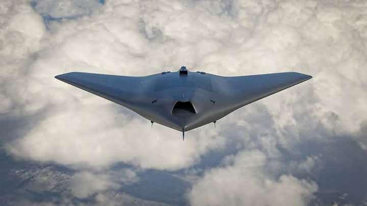 <p>ANKA III sistemi, g&ouml;vde i&ccedil;erisinde yer alan iki istasyonun her birinde 650 kilogram, kanat i&ccedil; istasyonlarının her birinde 650 kilogram, dış istasyonlarının her birinde ise 100 kg m&uuml;himmat taşıyabilecek.</p>

<p>&nbsp;</p>
