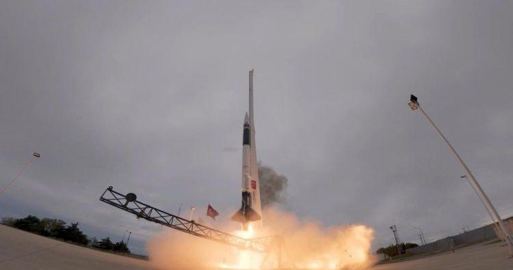<p>Test sırasında platform hipersonik hızlara ulaşmıştır ve &ccedil;eşitli veriler eş zamanlı olarak aktarılmıştır.</p>

<p>&nbsp;</p>

<p>Yerli ve mill&icirc; fırlatma sistemlerinin geliştirilmesinde &ouml;nemli bir adım olarak nitelendirilen bu gelişme, aynı zamanda hipersonik test platformlarının da tarih&ccedil;e kazanmasına katkı sağlayacaktır.</p>
