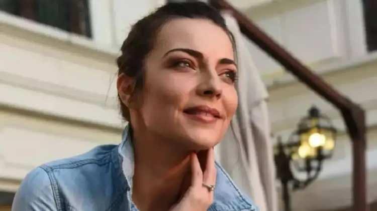 <p><strong>Burcu Kara, kurban bayramı tatilinde bir &ccedil;ok isme nazaran rotasını Bodrum, &Ccedil;eşme gibi tatil beldelerine değil, memleketi Bursa'ya &ccedil;evirdi</strong>.</p>
