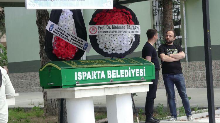 <p><strong><span style="color:rgb(178, 34, 34)">"ARAMIZDAN ERKEN AYRILIŞININ DERİN &Uuml;Z&Uuml;NT&Uuml;S&Uuml;N&Uuml; YAŞIYORUZ"</span></strong></p>

<p>&Ouml;te yandan Prof. Dr. İsmail Kır'ın hayatını kaybetmesiyle ilgili SD&Uuml; Rekt&ouml;rl&uuml;ğ&uuml; bir taziye mesajı yayımladı.&nbsp;</p>
