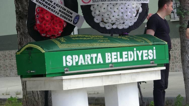 <p><strong><span style="color:rgb(178, 34, 34)">OĞLU G&Ouml;ZYAŞLARINA BOĞULDU</span></strong></p>

<p>Kazada hayatını kaybeden SD&Uuml; M&uuml;hendislik ve Doğa Bilimleri Fak&uuml;ltesi Biyoloji B&ouml;l&uuml;m&uuml; &Ouml;ğretim &Uuml;yesi Prof. Dr. İsmail Kır son yolculuğuna uğurlandı.</p>
