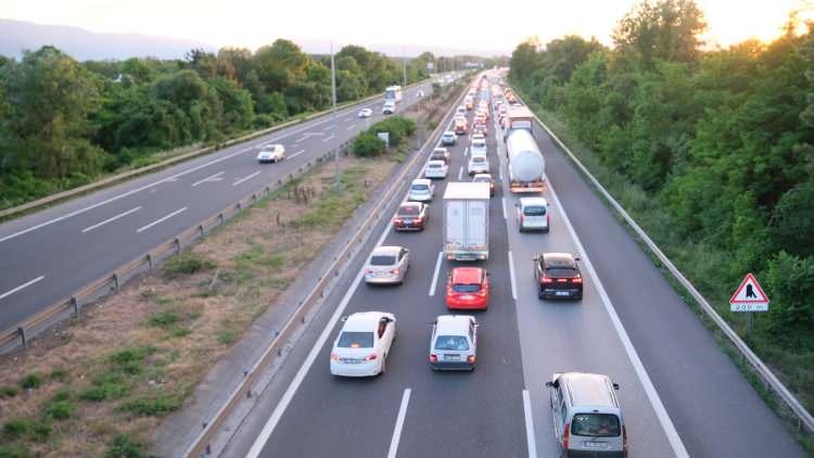 <p>Anadolu Otoyolu ile D-100 kara yolunun Ankara istikametinde ise ulaşım normal seyrediyor.</p>
