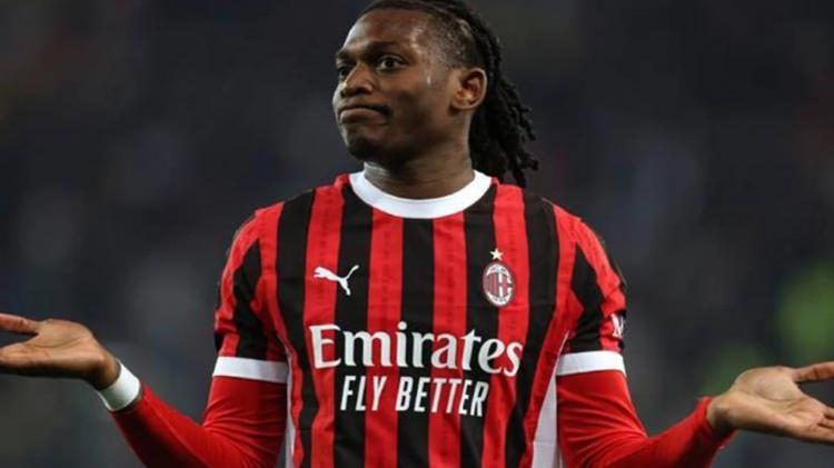 <p>Juventus ve Milan'ın Şampiyonlar Ligi dışında kalması Fenerbah&ccedil;e'de transfer umutlarını arttırdı.<br />
<br />
Aziz Yıldırım'ın Dusan Vlahovic, Hakan Safi'nin ise Rafael Leao i&ccedil;in yoğun mesai harcadığı &ouml;ğrenildi.<br />
<br />
(Fanatik)</p>
