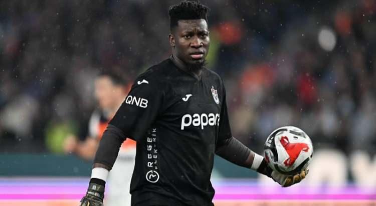 <p>Trabzonspor y&ouml;netimi, geride kalan sezonda kiralık olarak forma giyen Andre Onana'nın takımda kalması i&ccedil;in zam teklif etti.<br />
<br />
30 yaşındaki kaleci, Manchester United ile g&ouml;r&uuml;şt&uuml;kten sonra karar verecek.<br />
<br />
(S&ouml;zc&uuml;)</p>
