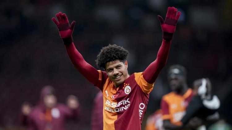 <p>Aston Villa teknik direkt&ouml;r&uuml; Unai Emery'nin &ccedil;ok beğendiği Brezilyalı yıldız, İngiliz ekibi ile kontrat g&ouml;r&uuml;şmelerinde anlaşma sağladı.</p>
