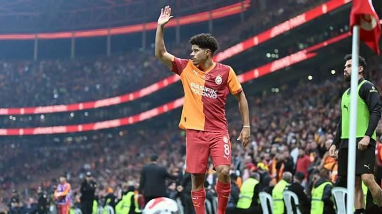 <p>G&ouml;r&uuml;şmelerin transfer d&ouml;nemi a&ccedil;ılınca resmiyet kazanacağı ve Aston Villa'nın o s&uuml;re zarfında Galatasaray'a resmi teklifini de ileteceği aktarıldı.<br />
<br />
(FOTOMA&Ccedil;)</p>

