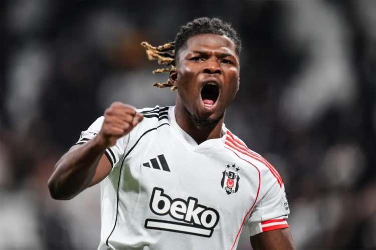 <p>Beşiktaş, El Bilal Toure'nin opsiyonunu kullanmadı. Trabzonspor oyuncu i&ccedil;in devreye girdi. Bu transfer 13 milyon euroya bitebilir.<br />
<br />
​(FOTOMA&Ccedil;)</p>
