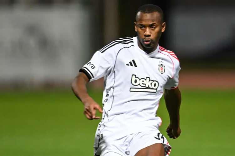 <p>Beşiktaş'ın Portekizli stoperi Tiago Djalo i&ccedil;in Mainz devreye girdi ve resmi teklife hazırlanıyor. Siyah-beyazlılar, 26 yaşındaki futbolcuyla ilgili nihai kararı yeni hocaya bırakacak.<br />
<br />
​(TAKVİM)</p>
