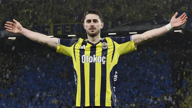 <p>Fenerbah&ccedil;e'nin milli yıldızı İsmail Y&uuml;ksek'in son talibi Como oldu.<br />
<br />
27 yaşındaki futbolcunun sarı-lacivertlilerle 2 yıl daha s&ouml;zleşmesi var.<br />
<br />
(TAKVİM)</p>
