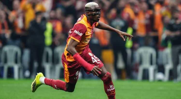 <p>Galatasaray, Victor Osimhen i&ccedil;in gelen tekliflere kulağını kapadı.<br />
<br />
Yeni sezon planlaması Nijeryalı yıldızın &uuml;st&uuml;nden yapılırken, yedek forvet arayışları da s&uuml;r&uuml;yor.<br />
<br />
(SABAH)</p>
