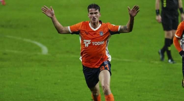 <p>Galatasaray, Okan Buruk'un kadroda g&ouml;rmek istediği Bertuğ Yıldırım i&ccedil;in Rams Başakşehir'e teklif yapmaya hazırlanıyor.<br />
<br />
Sarı-kırmızılı y&ouml;netimin, Kazımcan Karataş ve Ahmed Kutucu'yu takasta kullanmak istiyor.<br />
<br />
(FOTOMA&Ccedil;)</p>
