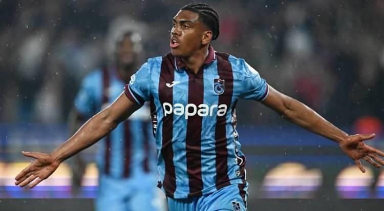<p>Rus ekibi Zenit, Trabzonspor'da başarılı bir sezon ge&ccedil;iren Felipe Augusto i&ccedil;in 18+2 milyon Euro'luk teklif yapmaya hazırlanıyor.<br />
<br />
(H&Uuml;RRİYET)</p>
