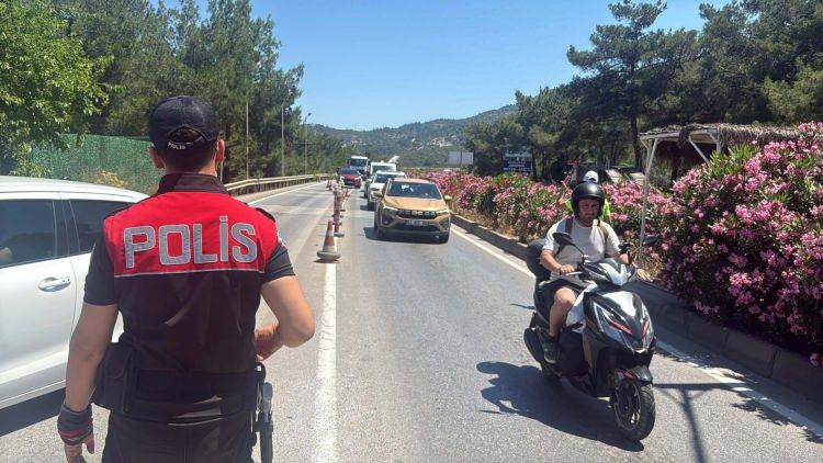 <p>D&uuml;nyanın &ouml;nemli turizm destinasyonlarından Bodrum'da Kurban Bayramı arifesinde Torba Uygulama Noktası'nda hem asayiş hem de trafik bakımından denetimler artırıldı.&nbsp;</p>
