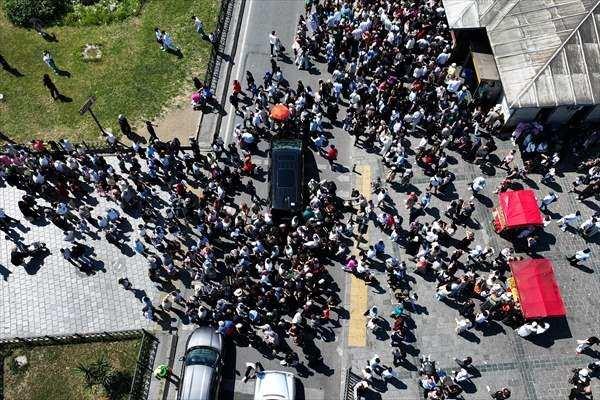 <p>Rıdvan Saygılı, sıcak hava nedeniyle &ccedil;ok fazla gezemediklerini, G&uuml;lhane Parkı'nda dolaştıklarını belirtti.</p>

<p>&nbsp;</p>
