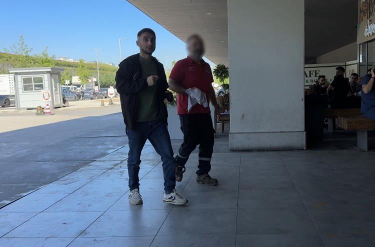 <p>Kendi imkanlarıyla kurban kesmeye &ccedil;alışırken ellerinden ve kollarından yaralanan ya da hayvanların boynuz ve tekme darbelerine maruz kalan vatandaşlar hastanelik oldu.</p>
