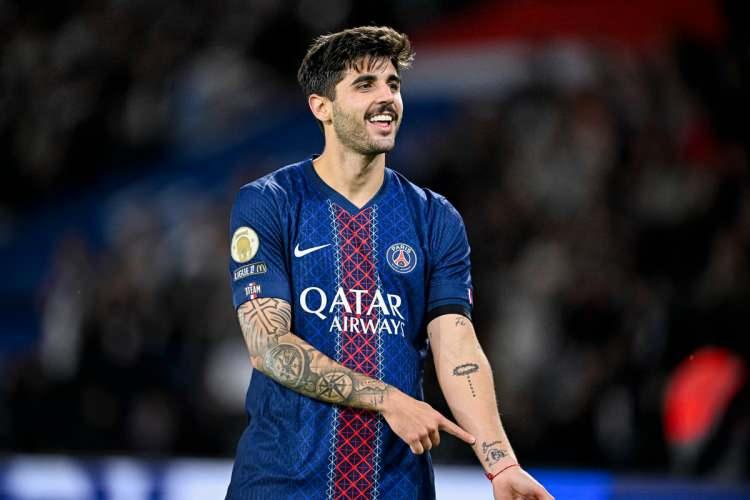 <p>Sol stoper arayışları doğrultusunda başta Van Dijk ve Pavlovic olmak &uuml;zere bir&ccedil;ok yıldız isimle g&ouml;r&uuml;şen Galatasaray, devre arasında da g&uuml;ndeme gelen ancak transferi ger&ccedil;ekleşmeyen PSG&rsquo;nin Brezilyalı savunmacısı Beraldo i&ccedil;in tekrar devrede.</p>

<p>(FANATİK)</p>

<p>&nbsp;</p>

