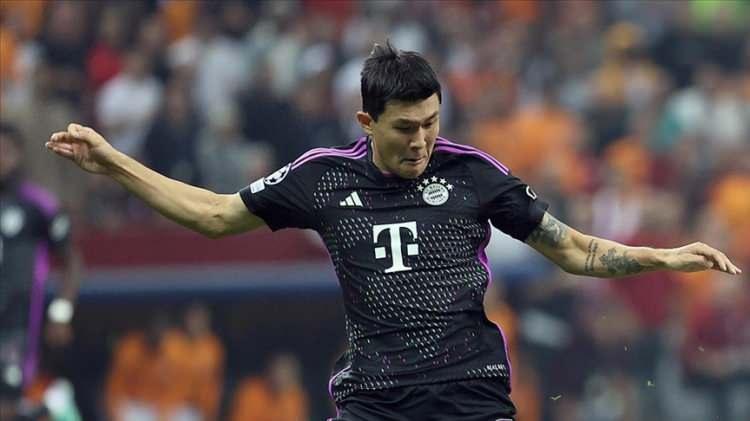 <p>G&uuml;ney Koreli stoper Kim Min-Jae i&ccedil;in 25 milyon isteyen B.M&uuml;nih, 20 milyon euroya indi. Yıldız savunmacı 12 milyon euro maaş talep etti. Fenerbah&ccedil;e limitler nedeniyle fedakarlık bekliyor.</p>

<p>(AKŞAM)</p>
