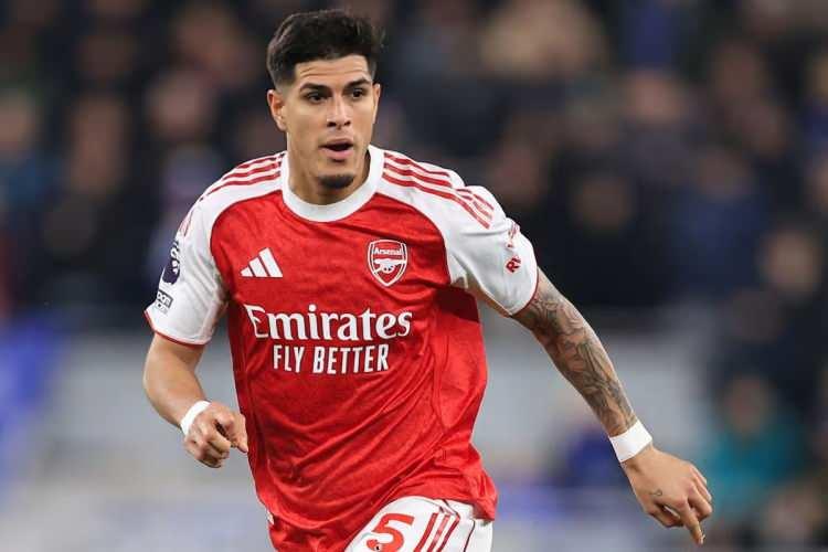 <p>Galatasaray, Arsenal'in Ekvadorlu savunmacı Piero Hincapie'yi kadrosuna katmak istiyor. Cim-Bom oyuncu i&ccedil;in resmi girişimlerde bulunurken, gelen bilgilere g&ouml;re İngiliz ekibi de şampiyonluğun ardından Ekvadorlu stoper i&ccedil;in yapılacak teklifleri değerlendirmeye a&ccedil;ık.</p>

<p>(AKŞAM)</p>

<p>&nbsp;</p>
