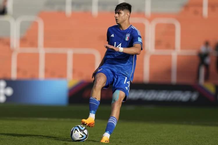 <p>Zubkov&rsquo;un satılması halinde yerine d&uuml;ş&uuml;n&uuml;len Viktor Tsygankov i&ccedil;in Ajax da ciddi şekilde devredeydi. Ancak İspanyol ve Hollanda basınına g&ouml;re; Ajax&rsquo;ın transferin y&uuml;ksek maliyeti nedeniyle işi zor. Ukraynalı kanat oyuncusunun T&uuml;rkiye'den &ouml;nemli bir teklif aldığı vurgulanırken, Fatih Tekke&rsquo;nin &ccedil;ok beğendiği Tsygankov konusunda Trabzonspor Y&ouml;netimi yoğun uğraş veriyor. Şartlar zorlanıyor.</p>

<p>(FANATİK)</p>

<p>&nbsp;</p>
