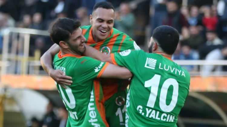 <p>- Alanyaspor</p>
