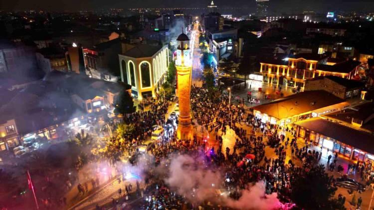 <p>İstanbul&rsquo;un ardından Ankara, İzmir, Gaziantep, Antalya, Konya, Kocaeli, Samsun, Trabzon, Rize, Erzurum, Diyarbakır ve &Ccedil;orum da birer takımla ligde yer alacak.</p>
