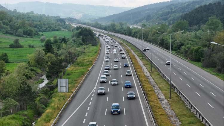 <p><span style="color:#A52A2A"><strong>ANADOLU OTOYOLU'NDA SON DURUM&nbsp;</strong></span></p>

<p>&nbsp;</p>

<p>D&uuml;zce g&uuml;zergahında trafik yoğunluğu artış g&ouml;sterdi.&nbsp;</p>
