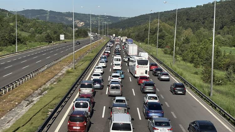 <p>Bolu Valiliği tarafından alınan trafik tedbirleri duyuruldu.</p>
