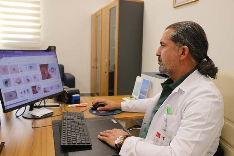 <p><strong>İlkbahar ve yaz aylarının gelmesiyle kene vakalarında &ccedil;ok ciddi bir artış yaşanıyor. Prof. Dr. Faruk Karake&ccedil;ili, bu yılki kene pop&uuml;lasyonunun normal standartların &uuml;zerinde olduğuna dikkat &ccedil;ekti.</strong></p>
