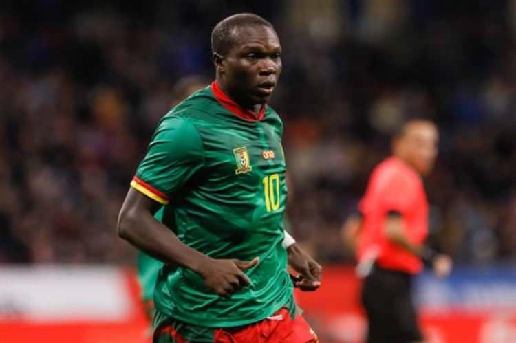 <p>Bursaspor yeni sezon &ouml;ncesi &uuml;nl&uuml; golc&uuml;ler Vincent Aboubakar ve Olivier Giroud i&ccedil;in d&uuml;ğmeye bastı. Yeşil-beyazlılar, Aboubakar ile prensip anlaşmasına vardı</p>

<p>(FOTOMA&Ccedil;)</p>
