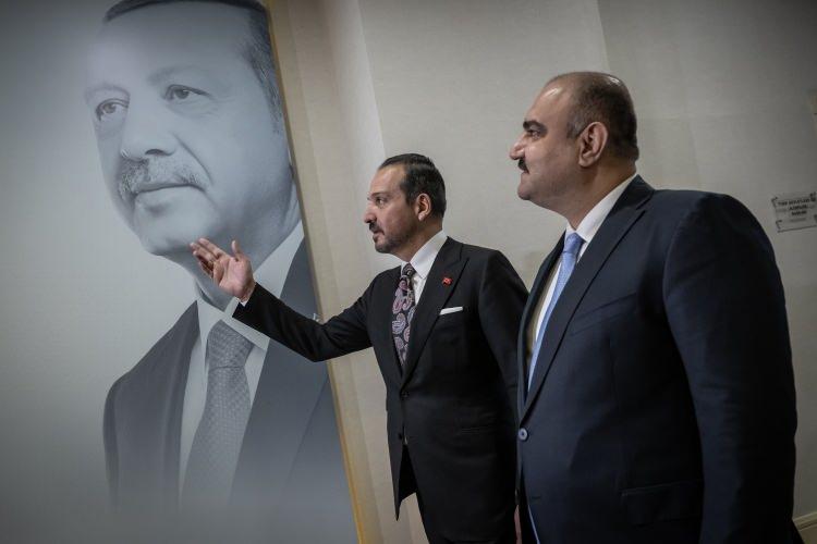 <p><span style="color:rgb(178, 34, 34)">"IRAK İLE T&Uuml;RKİYE ARASINDA STRATEJİK ADIMLAR ATILIYOR"</span></p>

<p>Zorlu, Kerk&uuml;k'&uuml;n &ccedil;ok &ouml;nemli bir merkez, Irak-T&uuml;rkiye ilişkilerinin &ccedil;ok &ouml;nemli bir sembol&uuml; olduğunu vurgulayarak,<strong> "Son d&ouml;nemde Sayın Cumhurbaşkanımızın liderliğinde Irak ile T&uuml;rkiye arasında stratejik &ccedil;ok &ouml;nemli adımlar atılıyor. &Ouml;zellikle Kalkınma Yolu Projesi &ouml;n&uuml;m&uuml;zdeki s&uuml;re&ccedil;te gerek iki &uuml;lke ilişkilerini gerekse b&ouml;lgemizin barış, g&uuml;venlik ve huzurunu yakından ilgilendiriyor.&nbsp;</strong></p>
