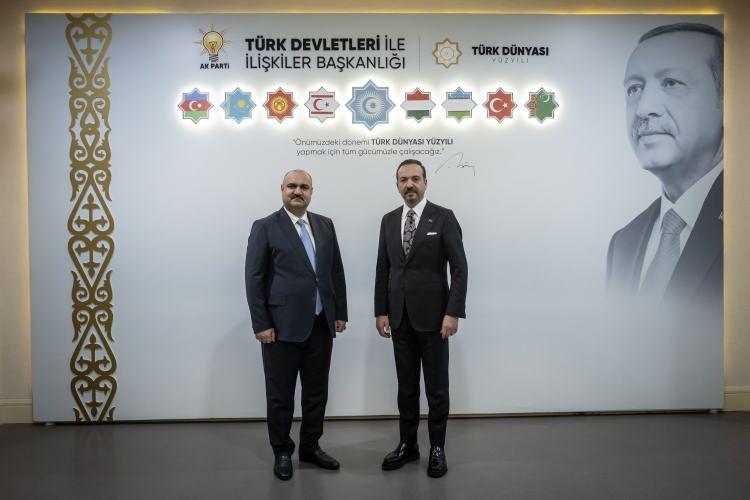 <p><span style="color:#B22222"><strong>"CUMHURBAŞKANI ERDOĞAN'IN G&Uuml;&Ccedil;L&Uuml; POLİTİKASI OLMASAYDI KERK&Uuml;K'TE BİR T&Uuml;RKMEN VALİ SE&Ccedil;İLEMEZDİ"</strong></span></p>

<p>Kerk&uuml;k'te 102 yıl sonra T&uuml;rkmen bir valinin g&ouml;revlendirildiğini belirten Ağa, T&uuml;rkiye'nin ne kadar g&uuml;&ccedil;l&uuml; bir dış politikası olursa, dışarıdaki T&uuml;rklerin de o kadar ayakta kalabileceğini ve m&uuml;cadele edebileceğini dile getirdi.</p>

<p>Bunun da kanıtını Kerk&uuml;k'te yaşadıklarını vurgulayan Ağa, "Bug&uuml;n T&uuml;rkiye Cumhuriyeti'nin Cumhurbaşkanı Sayın Recep Tayyip Erdoğan'ın talimatıyla, g&uuml;&ccedil;l&uuml; politikasıyla bu &ccedil;alışma olmasaydı, kurumların destekleri olmasaydı, Kerk&uuml;k'te bir T&uuml;rkmen vali se&ccedil;ilemezdi, bu bir ger&ccedil;ektir." diye konuştu.</p>

<p>&nbsp;</p>

<p>Irak-T&uuml;rkmen Cephesi olarak g&ouml;reve geldikten sonra Şii, S&uuml;nni, K&uuml;rt, Hristiyan ayrımı yapmadan t&uuml;m siyasi kitlelerle bir araya geldiklerini ifade eden Ağa, vali olarak ilk konuşmasını Arap&ccedil;a, T&uuml;rk&ccedil;e, K&uuml;rt&ccedil;e ve S&uuml;ryanice yaptığını hatırlattı.</p>

<p>&nbsp;</p>

<p>Ağa, sadece T&uuml;rkmenlere değil t&uuml;m Kerk&uuml;kl&uuml;lere hizmet edeceklerinin altını &ccedil;izerek, şunları kaydetti:</p>

<p>&nbsp;</p>

<p><em><strong>"Biz T&uuml;rkler, hangi &uuml;lkede yaşayalım, hangi &uuml;lkede olursa olalım, coğrafyamıza, bulunduğumuz &uuml;lkenin anayasasına, bayrağına, toprağına, toprak b&uuml;t&uuml;nl&uuml;ğ&uuml;ne saygılı bir milletiz. Hi&ccedil;bir zaman bir T&uuml;rk &uuml;lkesini b&ouml;ld&uuml;rmez. Bu y&uuml;zden biz, Irak'ta b&uuml;t&uuml;n b&ouml;l&uuml;nme politikalarına karşı durduk. Irak'ın toprak b&uuml;t&uuml;nl&uuml;ğ&uuml;ne sahip &ccedil;ıktık. Irak'ın &ccedil;imentosu olduk tabiri caizse. K&uuml;rtler, Araplar arasında kardeşliği biz tuttuk. Bug&uuml;n de bize yakışan, bayrağımızı, coğrafyamızı, egemenliğimizi muhafaza ederek, soydaş bağımız olan T&uuml;rkiye Cumhuriyeti Devleti ile işbirliği yapmak."</strong></em></p>
