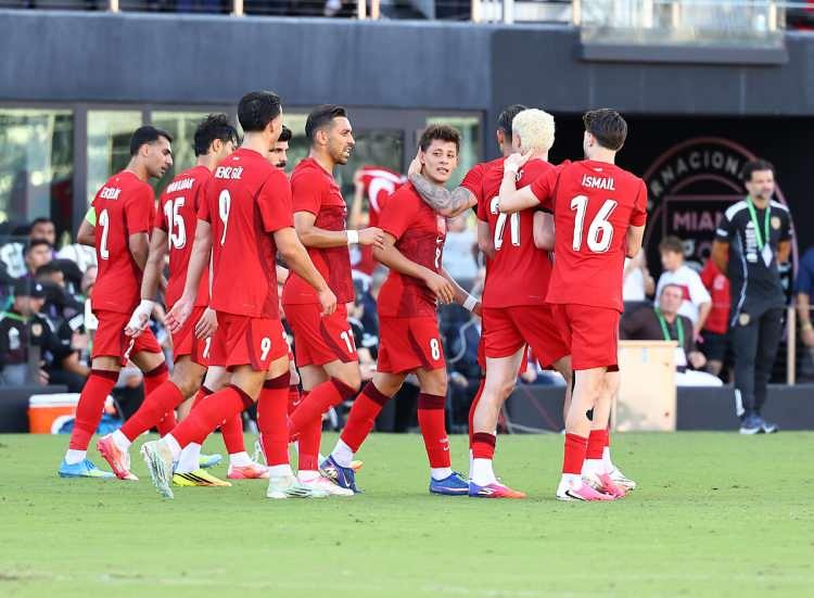 <p>Pek &ccedil;ok Avrupa &uuml;lkesinde turnuvanın sempati duyulan &uuml;lkelerinden biri olan ve turnuvada s&uuml;rprizler yapması beklenen T&uuml;rkiye'nin sıralamadaki yeri ise bazı futbolseverler tarafından tepki &ccedil;ekti:</p>
