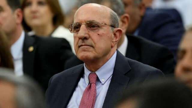 <p><strong>İLHAN KESİCİ</strong></p>
