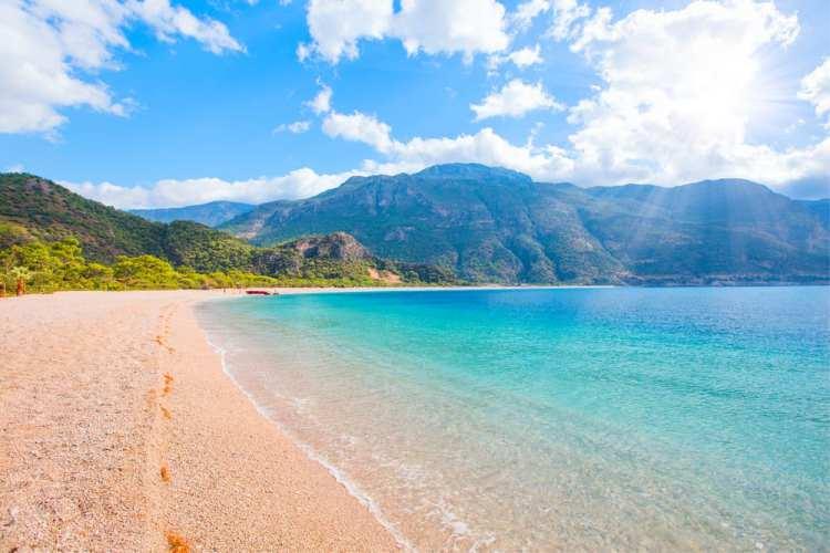 <p><strong>Havaların ısınmasıyla birlikte tatil sezonunun başlaması, dolandırıcıları da harekete ge&ccedil;irdi.&nbsp;</strong></p>
