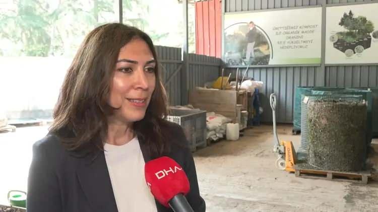 <p><strong>&lsquo;TEMEL HEDEFİMİZ DOĞADAN ALDIĞIMIZI TEKRAR DOĞAYA VERMEK'</strong>&nbsp;</p>

<p>Saray Bah&ccedil;eleri Şube M&uuml;d&uuml;r&uuml; Dr. Emine Atalay Se&ccedil;en, &ldquo;Bu projeyi başlatmamızdaki temel hedefimiz aslında tarihi bah&ccedil;elerimizin s&uuml;rd&uuml;r&uuml;lebilirliği, toprak ve bitki sağlığının geliştirilmesi ve bunu yaparken de m&uuml;mk&uuml;n olduğunca kendi &ouml;z kaynaklarımızı kullanarak, topraktan, doğadan aldığımızı tekrar doğaya vermek oldu. Bu projenin ger&ccedil;ekleşmesinde kurumumuzun y&ouml;neticileri olmak &uuml;zere &ccedil;ok b&uuml;y&uuml;k bir destek aldık. Ger&ccedil;ekten Milli Saraylar aslında milli servetimizi koruma adına &ccedil;ok b&uuml;y&uuml;k bir g&ouml;rev ve misyon &uuml;stlenmekte. T&uuml;m sahalarımızda, her yerde uygulanabilir bir proje bu. Ama Milli Saraylar olarak burada uygulamaya başlamamızın nedenlerinden bir tanesi de burada &ccedil;ok fazla doğadan gelen kuru ağa&ccedil; dalları, &ccedil;im par&ccedil;aları, yabani otlara ait &ccedil;ok fazla bi&ccedil;imlerimizin olması ve bu malzemeleri dışarıya atmak yerine aslında tekrar uygun şekilde bir kompost s&uuml;recinden ge&ccedil;irerek tekrar toprak sağlığını, mikroorganizma &ccedil;eşitliliğini topraktaki artırmak amacıyla bir proje başlattık. Biz ilk olarak aslında daha &ccedil;ok tek yıllık bitkilerle, sebze ve tek yıllık bitkiler, mevsimlik &ccedil;i&ccedil;eklerle başladık bu &uuml;retimimize ve &ouml;zellikle yapmış olduğumuz, hazırlamış olduğumuz kompostları mikroskop altında da inceliyoruz. &Uuml;retimin bu kadar iyi ve iyi sonu&ccedil; almamızın nedenlerinden bir tanesi de yararlı mikroorganizmaları olduk&ccedil;a zenginleştiren bir kompost uygulaması yapmış olmamız" dedi.</p>
