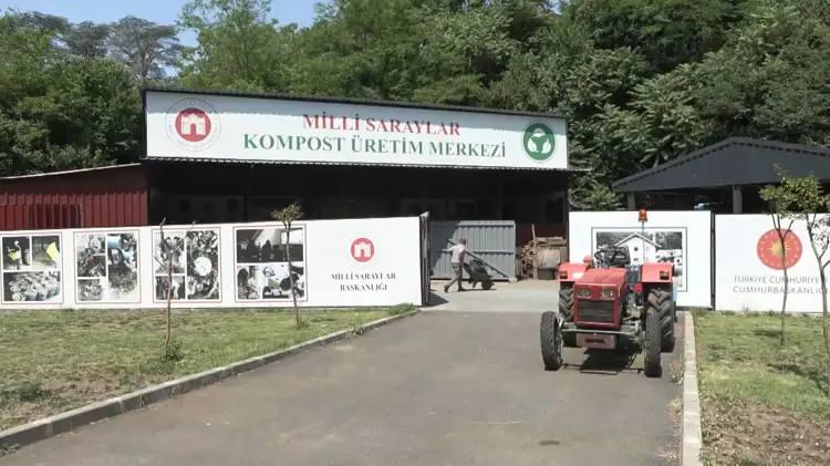 <p><strong>&lsquo;KOMPOST MERKEZİ EN B&Uuml;Y&Uuml;K &Ouml;L&Ccedil;EK ŞUAN BEYKOZ&rsquo;DA&rsquo;&nbsp;</strong></p>

<p>&nbsp;</p>

<p>Se&ccedil;en, &ldquo;Bazı k&ouml;şk ve kasırlarımızda mevsimlik &ccedil;i&ccedil;eklerimizi &uuml;retiyoruz. Hem bunların &uuml;retiminde, fidelerinin &uuml;retiminde hem de bir taraftan aslında bu &uuml;retmiş olduğumuz kompostları değerlendirmek adına biz hem de nasıl bir sonu&ccedil; elde edebiliyoruz, ger&ccedil;ekten verime ve bitki sağlığına katkısı ne durumda diye d&uuml;ş&uuml;nerek bir araştırma kapsamında sebze &uuml;retimi de yaptık. İnanın, &ccedil;ok k&uuml;&ccedil;&uuml;k bir alanda yaklaşık 1 ton kadar domates, bir o kadar salatalık, biber, inanılmaz &ccedil;eşitte bitki &uuml;retimi sağladık ve lezzetleri, tatları, &uuml;retmiş oldukları, fotosentezle &uuml;retmiş oldukları şeker miktarı, &ouml;zellikle bitkilerin besleyicilik miktarlarında olduk&ccedil;a y&uuml;ksek olduğunu g&ouml;rd&uuml;k. İlk senede yaklaşık 450 metrekarelik bir alanla başlamıştık. O alanda yaklaşık 1 tona yakın domates elde ettik. Bunun yanı sıra salatalık, biber ve diğer sebze &ccedil;eşitlerini de &uuml;rettik. Ger&ccedil;ekten &ccedil;ok verimli bir s&uuml;re&ccedil; olduğunu d&uuml;ş&uuml;n&uuml;yoruz. Herkesin kompostu ve d&ouml;n&uuml;ş&uuml;m&uuml; desteklemesini &uuml;mit ediyorum. Tamamen 2.5 yıl &ouml;nce başlayan bir ser&uuml;venin şu anda ger&ccedil;ekten iyi bir sonu&ccedil; aldığımızı g&ouml;steren bir sonuca doğru ulaştığını g&ouml;rmek bizi de &ccedil;ok mutlu ediyor. Kompost merkezi olarak İstanbul&rsquo;da aslında bir &ccedil;ok yerde devam ettiriyoruz ama en b&uuml;y&uuml;k &ouml;l&ccedil;ek şuan Beykoz&rsquo;da" dedi.</p>
