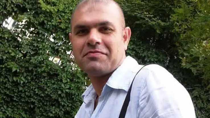 <p><strong>Abs&uuml;rt şarkılarıyla bir d&ouml;neme damga vuran ve &ouml;zellikle "&Ccedil;ikita Muz" adlı şarkısıyla hafızalara kazınan Ajdar'ın gen&ccedil;lik yıllarına ait fotoğrafı sosyal medyada g&uuml;ndem oldu.</strong></p>
