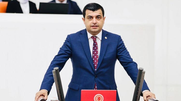 <p><span style="color:#B22222"><strong>MEDYA VE HALKLA İLİŞKİLERDEN SORUMLU GENEL BAŞKAN YARDIMCISI</strong></span></p>

<p>Deniz Demir&nbsp;</p>

<p>&nbsp;</p>
