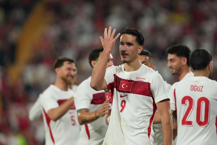 <p>A Milli Futbol Takımımız, turnuvada <strong>D Grubu'nda</strong> yer alacak ve organizasyonun ev sahiplerinden biri olan Amerika Birleşik Devletleri (ABD),&nbsp; Paraguay ve Avustralya ile m&uuml;cadele edecek.</p>

