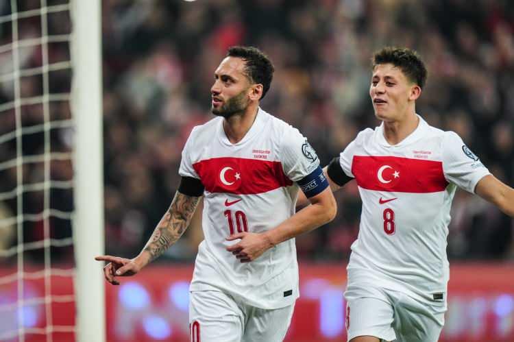 <p><strong>3. Ma&ccedil;: T&uuml;rkiye - ABD</strong></p>

<p><strong>Tarih: 26 Haziran 2026 Cuma</strong></p>

<p><strong>Saat: TSİ 05:00</strong></p>

<p><strong>Stadyum: SoFi Stadyumu (Inglewood, Los Angeles, ABD)</strong></p>
