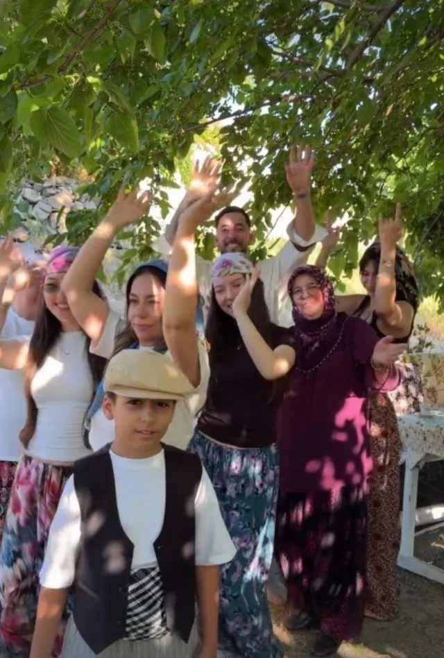 <p><strong>&Uuml;nl&uuml; DJ, hemşehirleriyle bir araya geldiği etkinlikte gen&ccedil;ler kadar yaşlıların da eğlendiği g&ouml;r&uuml;ld&uuml;.</strong></p>
